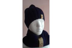 Wool set hat with necklace dark blue