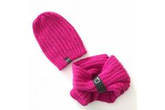 Wool set hat with necklace fuchsia