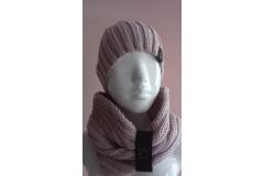 Wool set hat with necklace pink